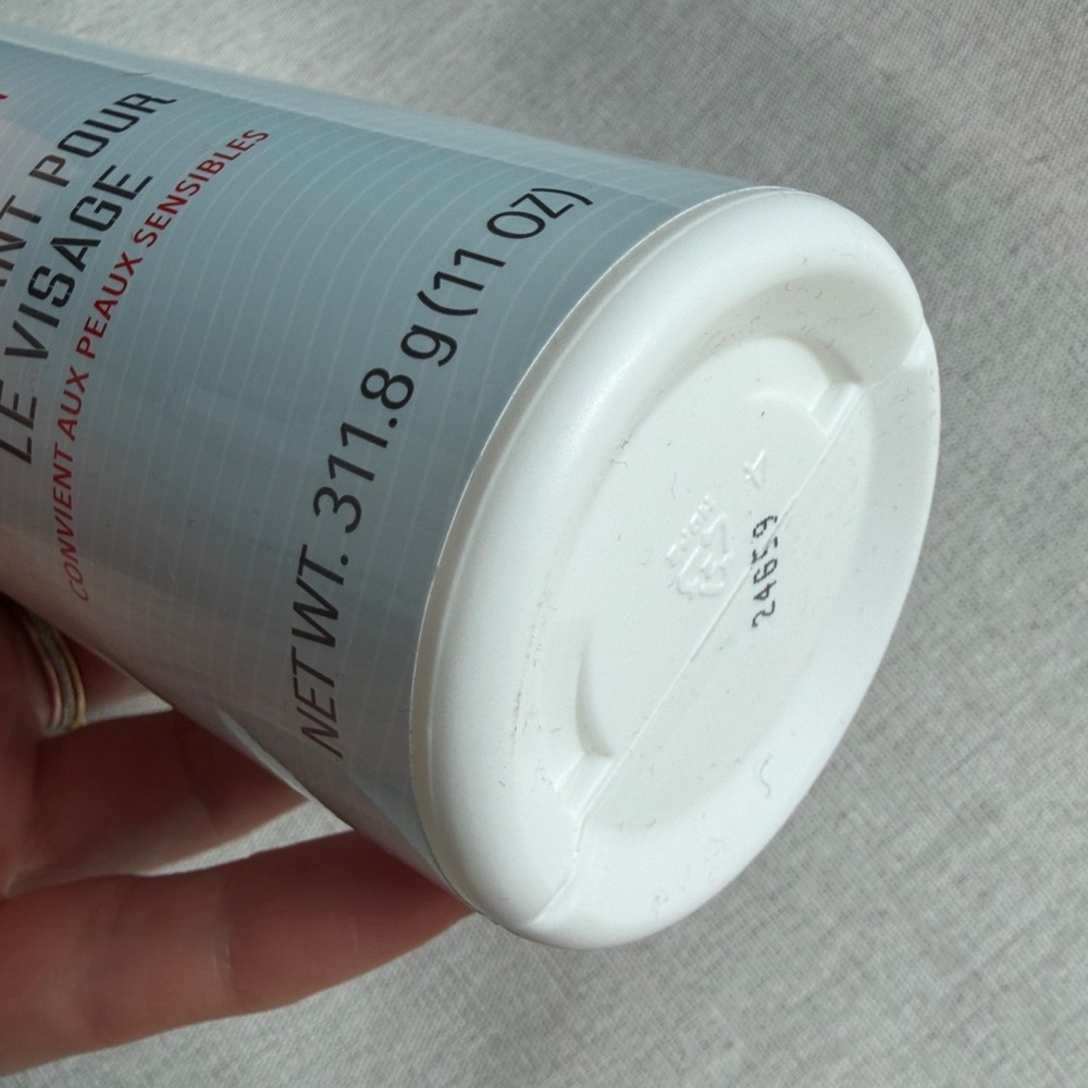 First Aid Beauty Pure Skin Face Cleanser Gentle Hydrating Cleanser JUMBO 11oz - Picture 3 of 4